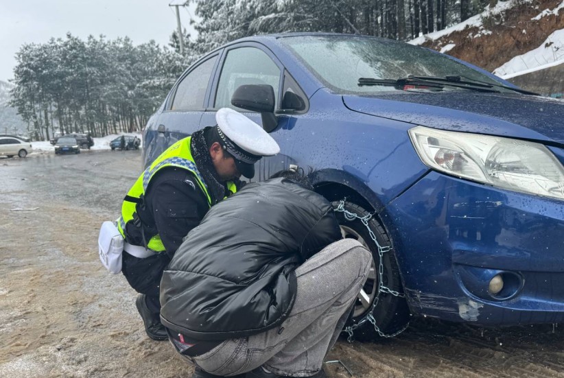 昭阳交警确保城区道路畅通