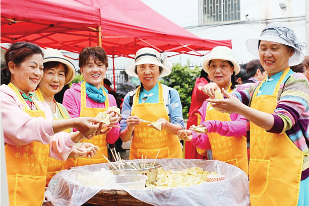 文屏街道开展端午主题活动 旅居游客与居民共迎佳节