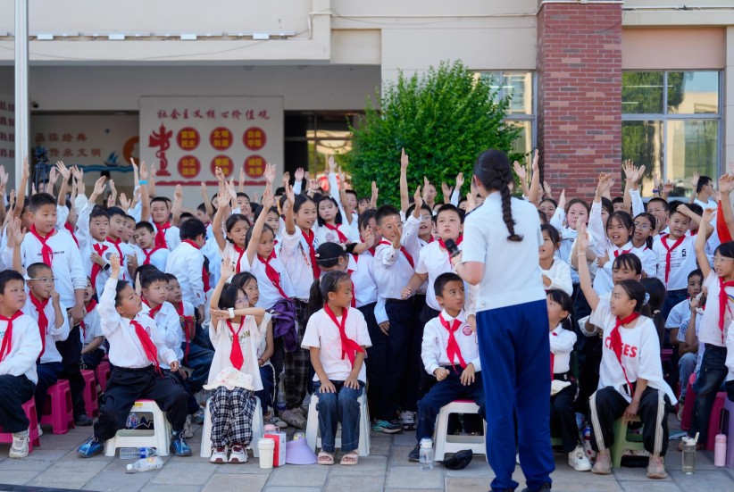 一老一小 | “硬核”消防实验进校园——昭通消防为鲁甸500余名师生带来“开学第一课”