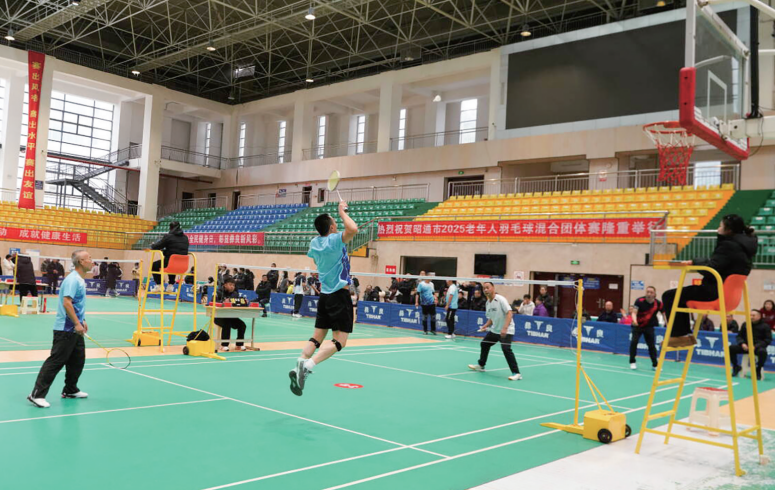 全市老年人羽毛球 比赛在彝良举行